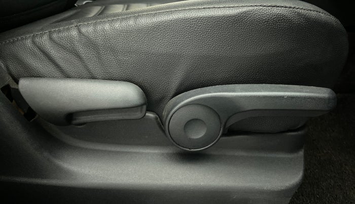 2017 Maruti Vitara Brezza ZDI PLUS DUAL TONE, Diesel, Manual, 98,251 km, Driver Side Adjustment Panel