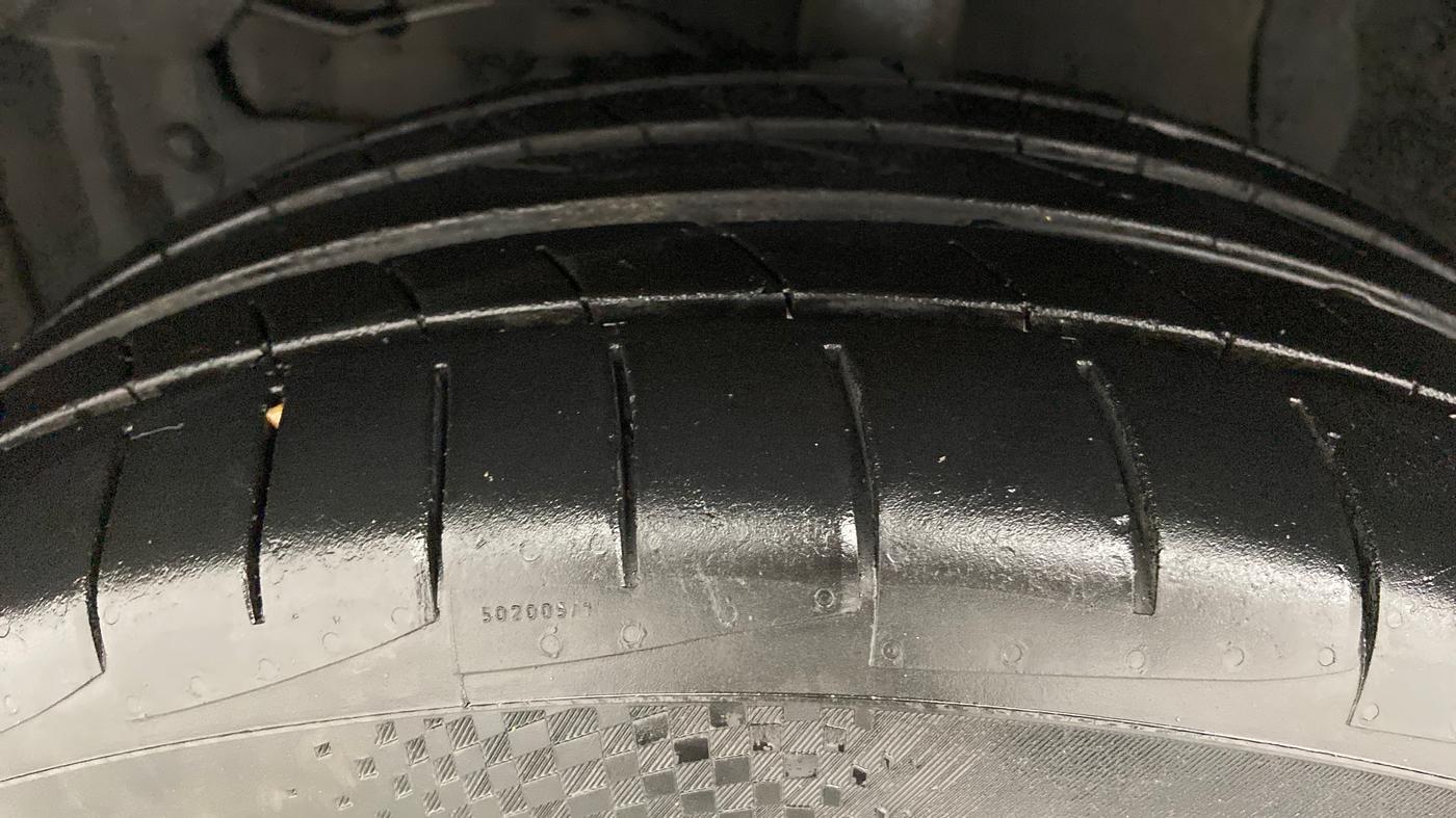 2017 Maruti Vitara Brezza ZDI PLUS DUAL TONE, Diesel, Manual, 98,251 km, Right Front Tyre Tread