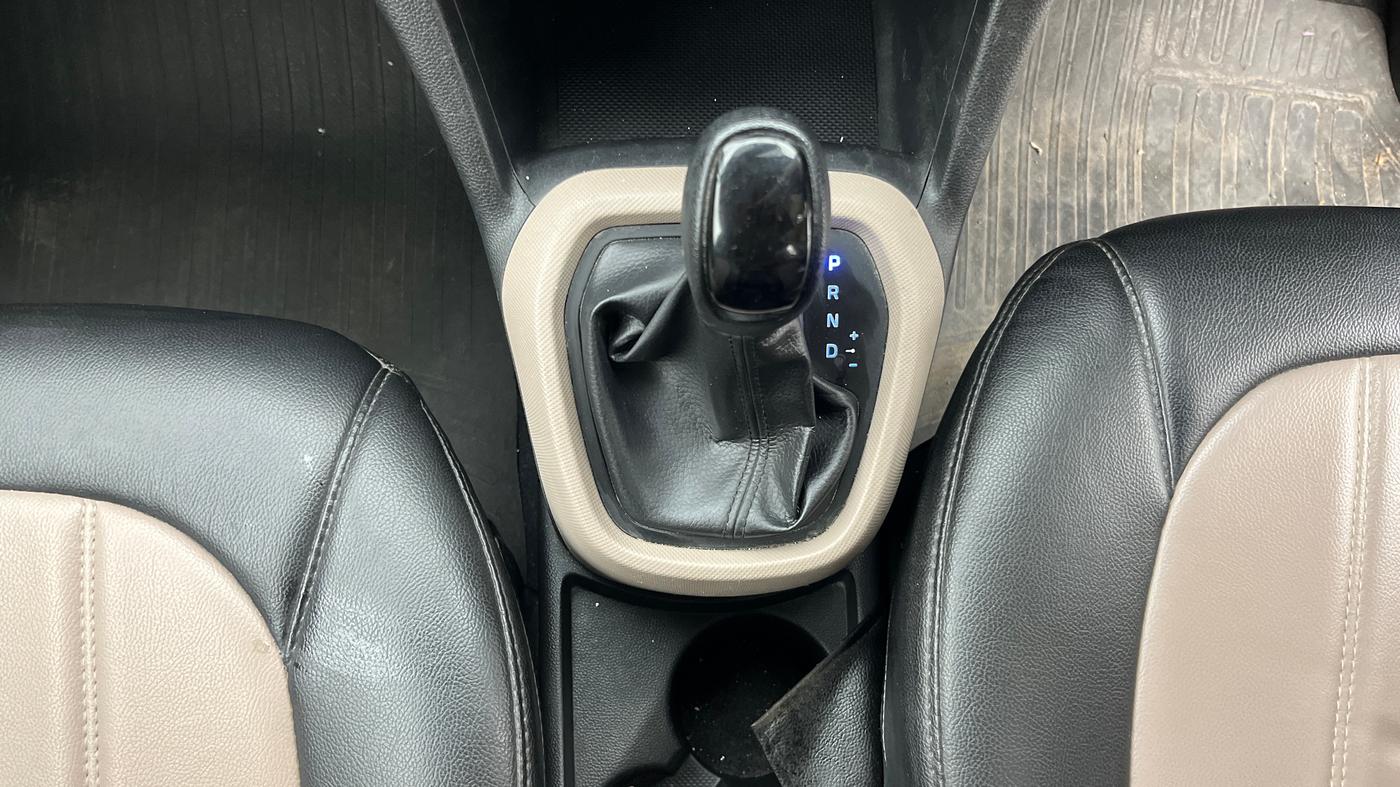 2018 Hyundai Grand i10 SPORTZ AT 1.2 KAPPA VTVT, Petrol, Automatic, 61,935 km, Gear Lever