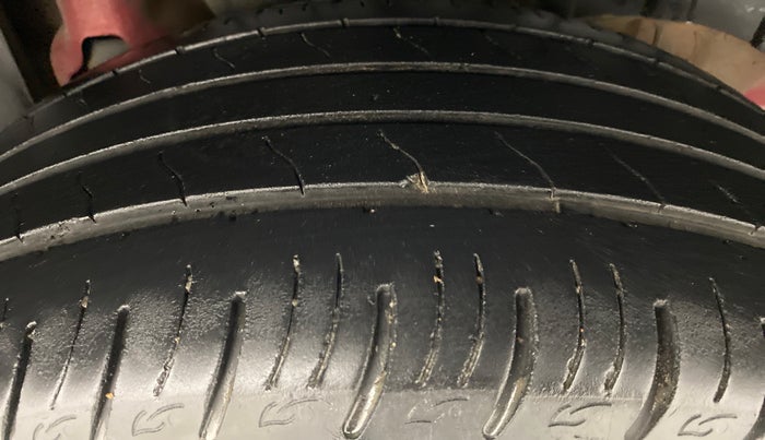 2019 Mahindra XUV300 W8 1.5 DIESEL AMT, Diesel, Automatic, 35,171 km, Left Rear Tyre Tread