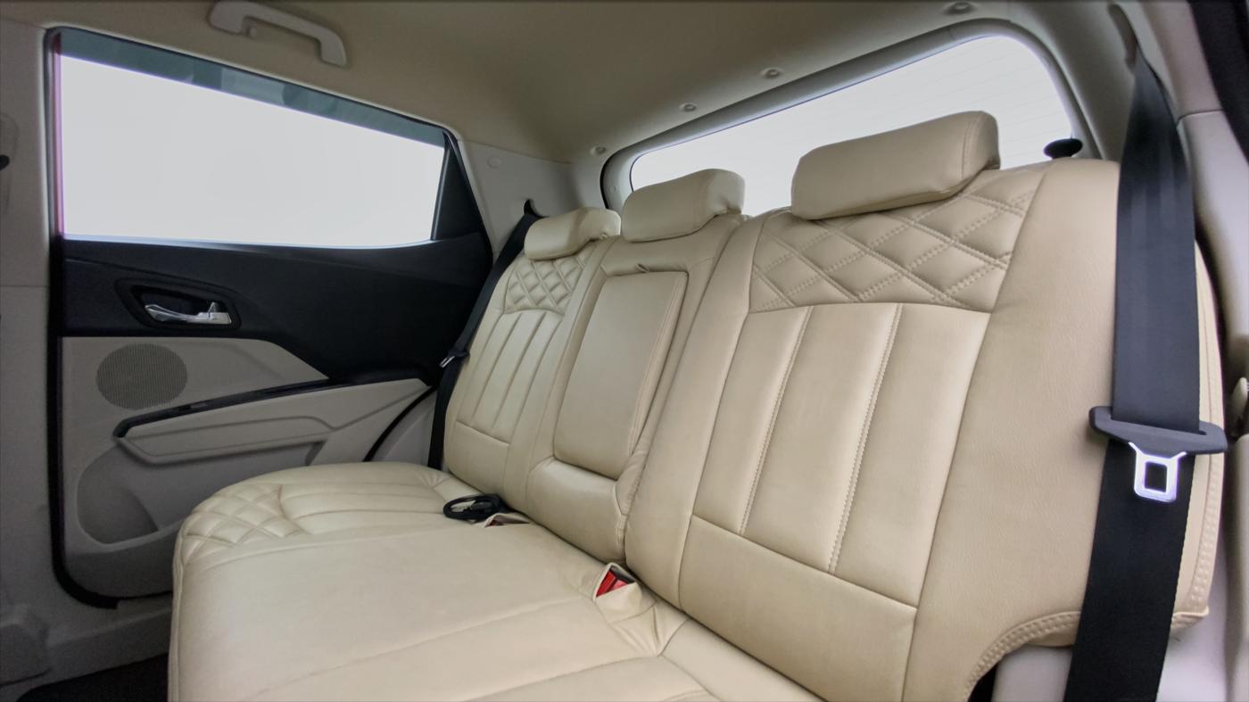 2019 Mahindra XUV300 W8 1.5 DIESEL AMT, Diesel, Automatic, 35,171 km, Right Side Rear Door Cabin