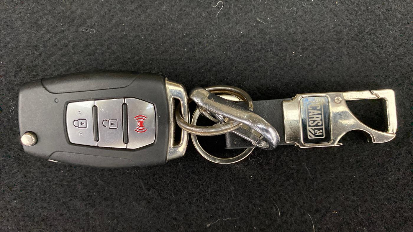2019 Mahindra XUV300 W8 1.5 DIESEL AMT, Diesel, Automatic, 35,171 km, Key Close Up