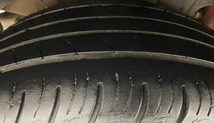 2019 Mahindra XUV300 W8 1.5 DIESEL AMT, Diesel, Automatic, 35,171 km, Right Rear Tyre Tread