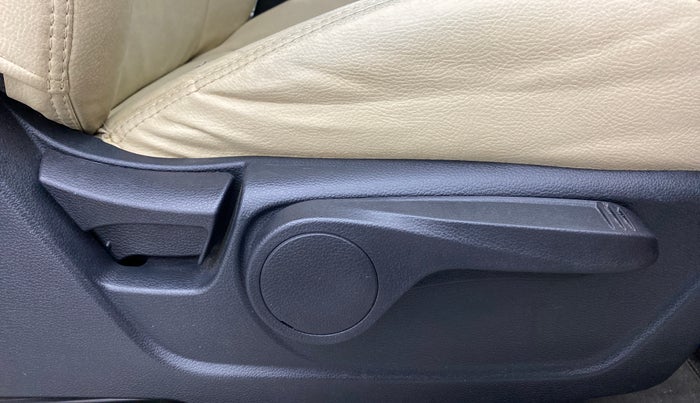2019 Mahindra XUV300 W8 1.5 DIESEL AMT, Diesel, Automatic, 35,171 km, Driver Side Adjustment Panel