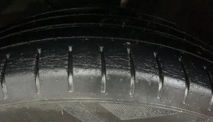 2016 Maruti Baleno ZETA PETROL 1.2, Petrol, Manual, 30,579 km, Left Front Tyre Tread