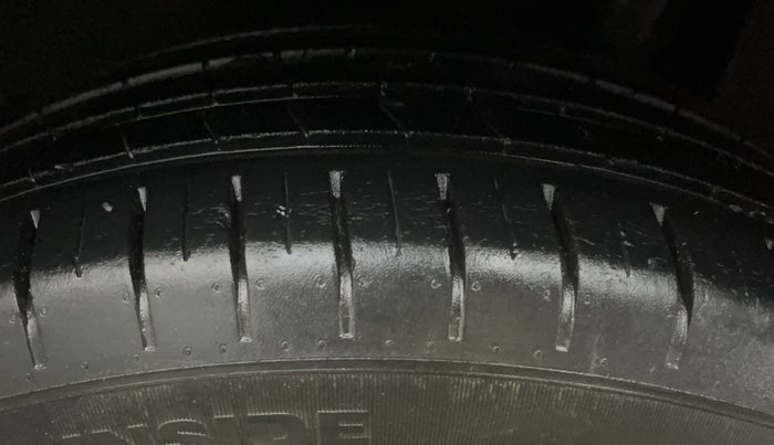 2016 Maruti Baleno ZETA PETROL 1.2, Petrol, Manual, 30,579 km, Left Rear Tyre Tread
