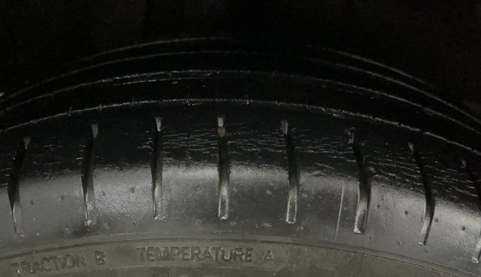 2016 Maruti Baleno ZETA PETROL 1.2, Petrol, Manual, 30,579 km, Right Rear Tyre Tread