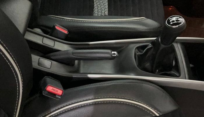 2016 Maruti Baleno ZETA PETROL 1.2, Petrol, Manual, 30,579 km, Gear Lever