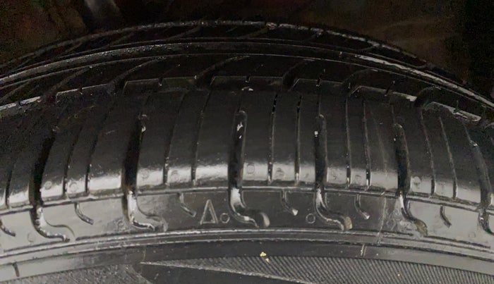 2014 Honda Brio VX AT, Petrol, Automatic, 56,489 km, Left Front Tyre Tread