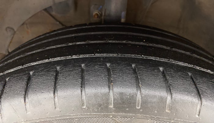 2017 Maruti Baleno ALPHA PETROL 1.2, Petrol, Manual, 37,938 km, Left Front Tyre Tread