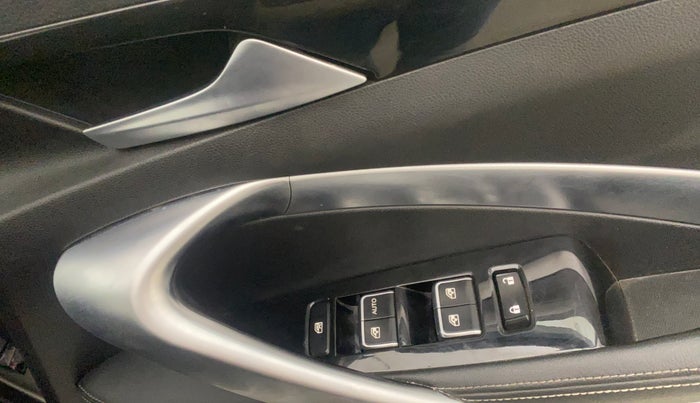 2019 MG HECTOR SHARP 1.5 DCT PETROL, Petrol, Automatic, 74,850 km, Driver Side Door Panels Control