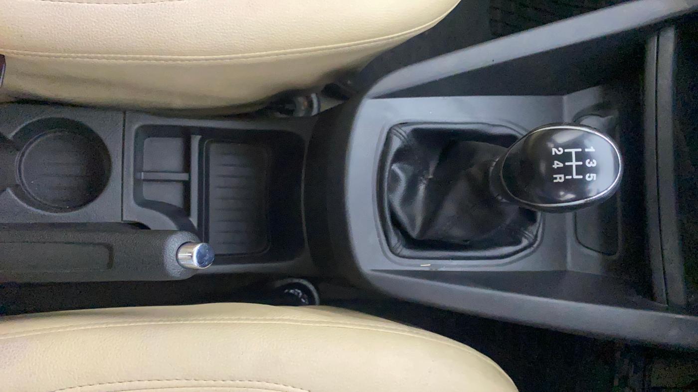 2017 Ford Figo Aspire TITANIUM 1.2 PETROL, Petrol, Manual, 52,795 km, Gear Lever