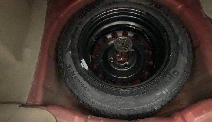 2017 Ford Figo Aspire TITANIUM 1.2 PETROL, Petrol, Manual, 52,795 km, Spare Tyre