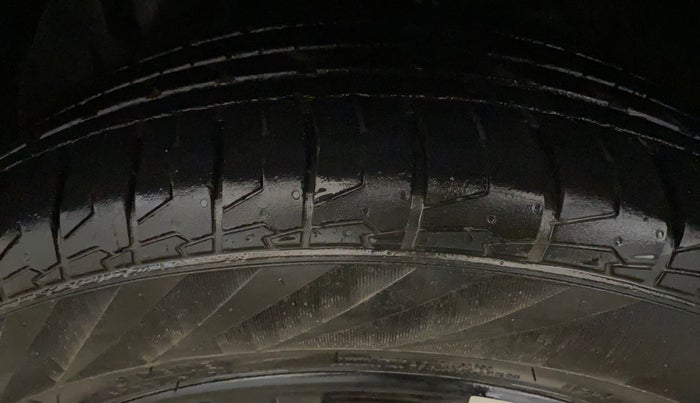 2020 MG HECTOR PLUS SHARP 1.5 PETROL TURBO DCT 6-STR, Petrol, Automatic, 66,451 km, Left Front Tyre Tread