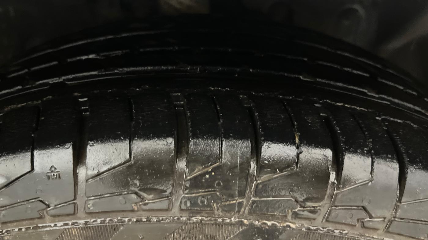 2015 Ford Ecosport TITANIUM 1.5L PETROL AT, Petrol, Automatic, 72,887 km, Right Front Tyre Tread