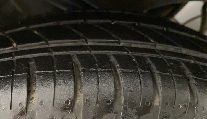 2021 Renault Kwid RXT 1.0 AMT (O), Petrol, Automatic, 5,923 km, Right Rear Tyre Tread
