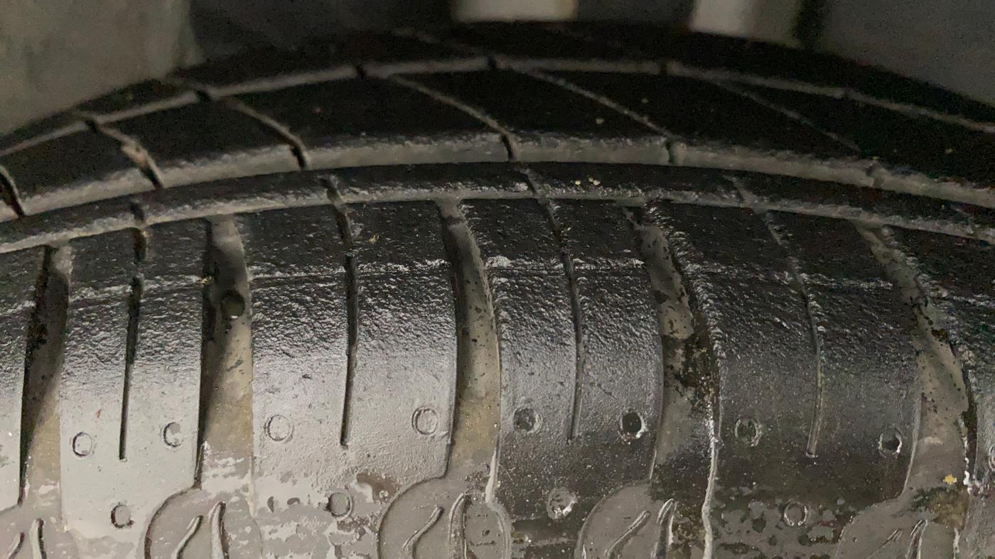 2021 Renault Kwid RXT 1.0 AMT (O), Petrol, Automatic, 5,923 km, Right Front Tyre Tread