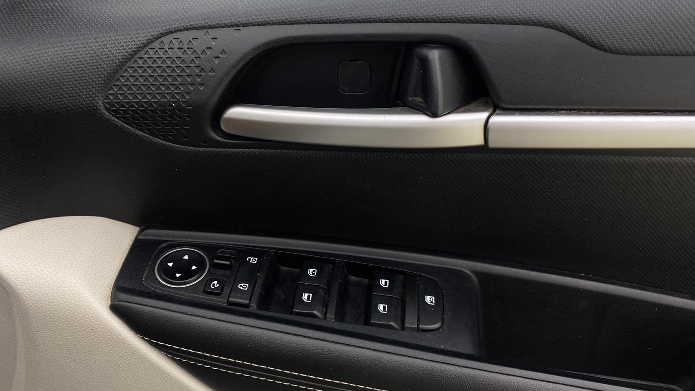 2023 KIA SONET HTX 1.5 AT, Diesel, Automatic, 68,438 km, Driver Side Door Panels Control