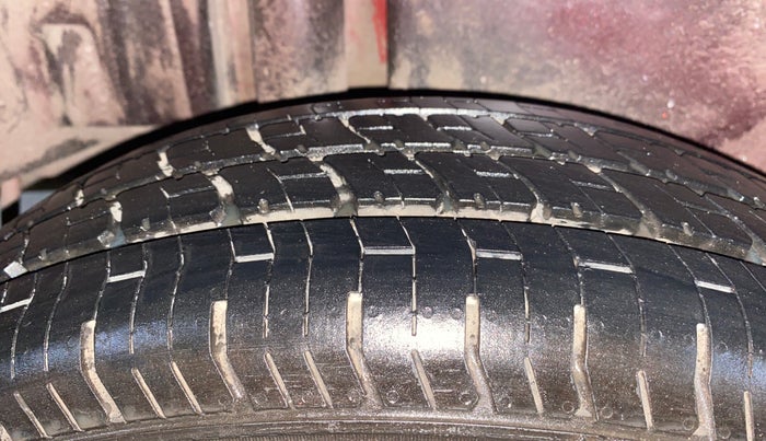 2016 Maruti Swift Dzire VXI, Petrol, Manual, 72,621 km, Right Rear Tyre Tread