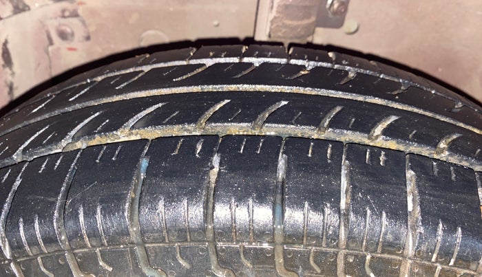 2016 Maruti Swift Dzire VXI, Petrol, Manual, 72,621 km, Left Front Tyre Tread