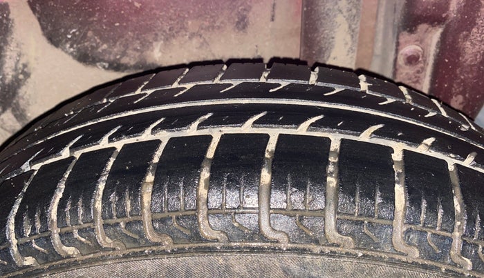 2016 Maruti Swift Dzire VXI, Petrol, Manual, 72,621 km, Left Rear Tyre Tread