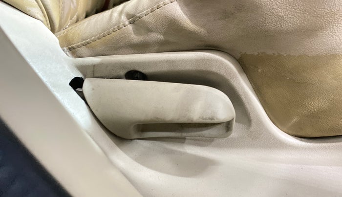 2016 Maruti Swift Dzire VXI, Petrol, Manual, 72,621 km, Driver Side Adjustment Panel