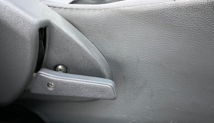 2014 Maruti Alto 800 LXI, Petrol, Manual, 19,787 km, Driver Side Adjustment Panel