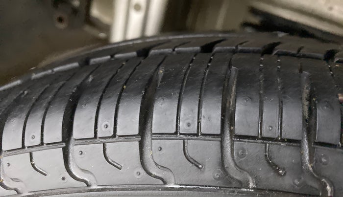 2014 Maruti Alto 800 LXI, Petrol, Manual, 19,787 km, Right Rear Tyre Tread