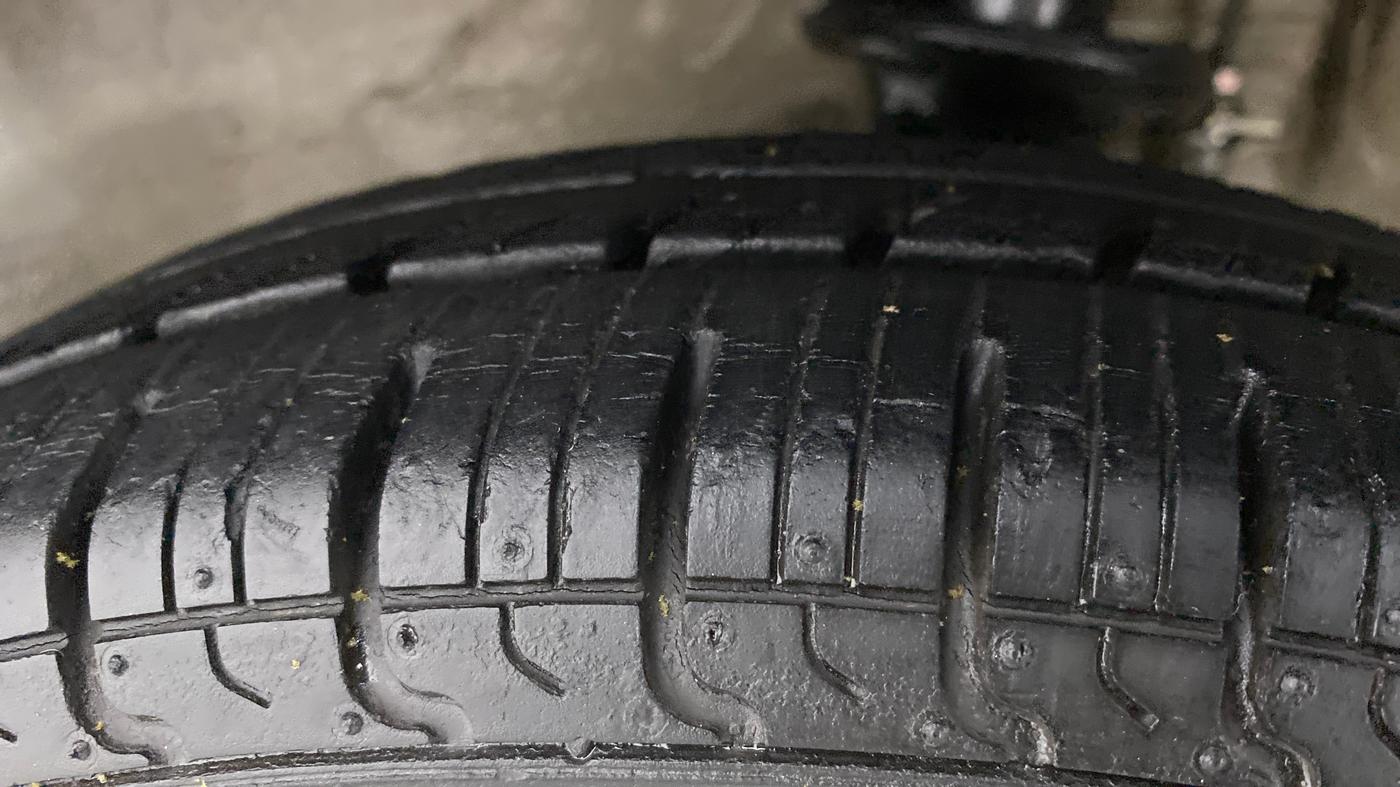 2014 Maruti Alto 800 LXI, Petrol, Manual, 19,787 km, Left Front Tyre Tread