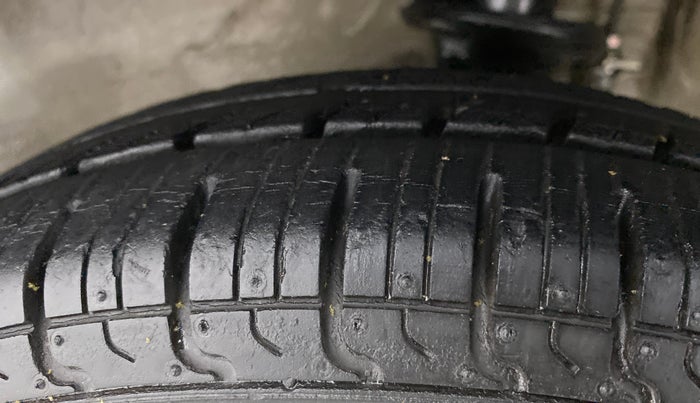 2014 Maruti Alto 800 LXI, Petrol, Manual, 19,787 km, Left Front Tyre Tread