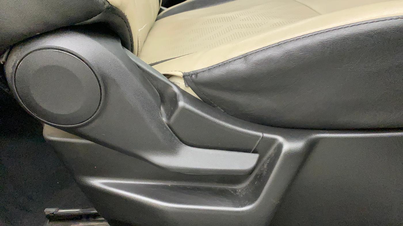 2021 Maruti New Wagon-R LXI CNG 1.0, CNG, Manual, 26,161 km, Driver Side Adjustment Panel