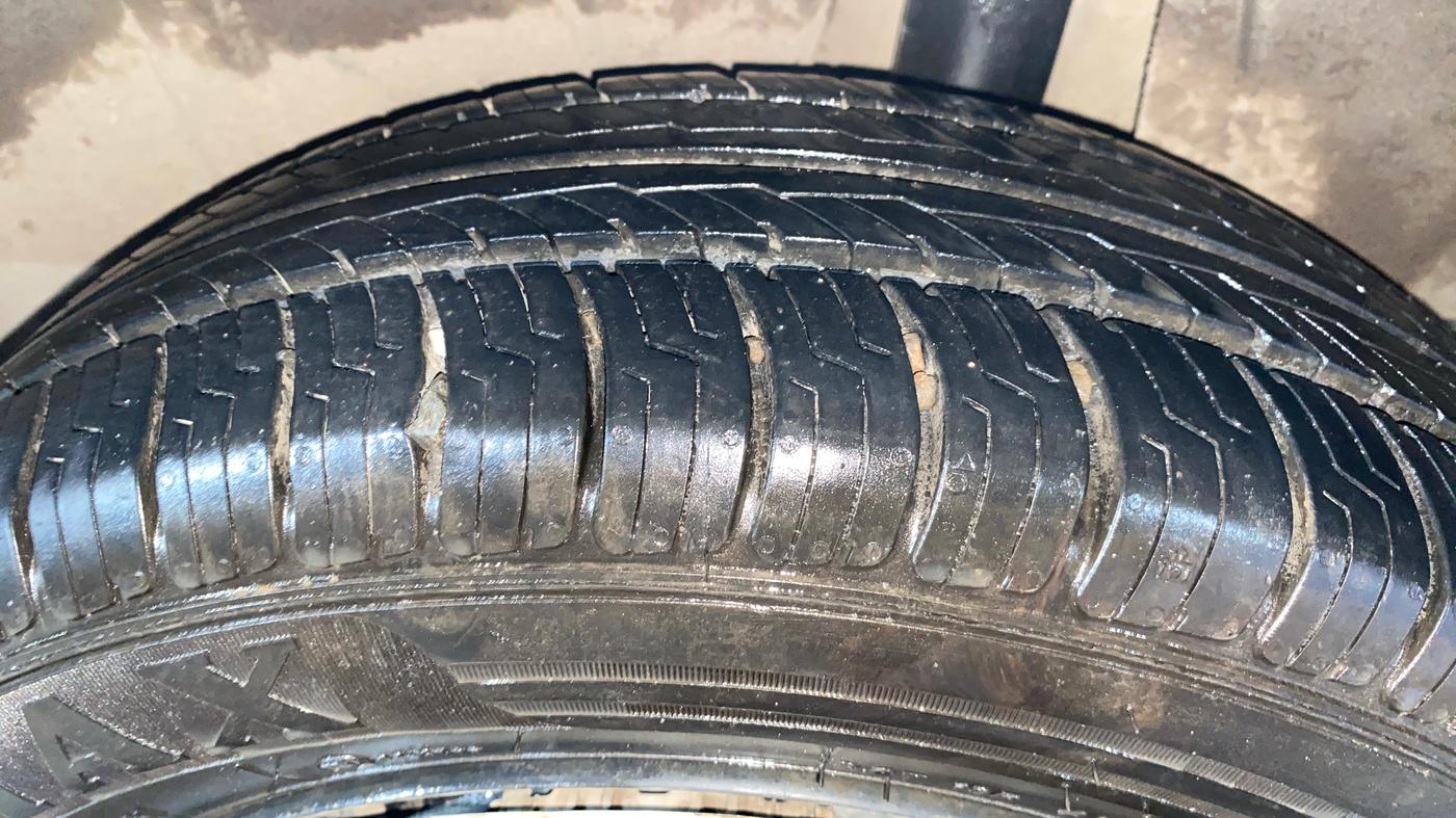 2021 Maruti Ertiga VXI SHVS, Petrol, Manual, 79,857 km, Left Rear Tyre Tread