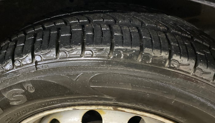 2018 Hyundai Eon ERA +, Petrol, Manual, 59,181 km, Right Front Tyre Tread