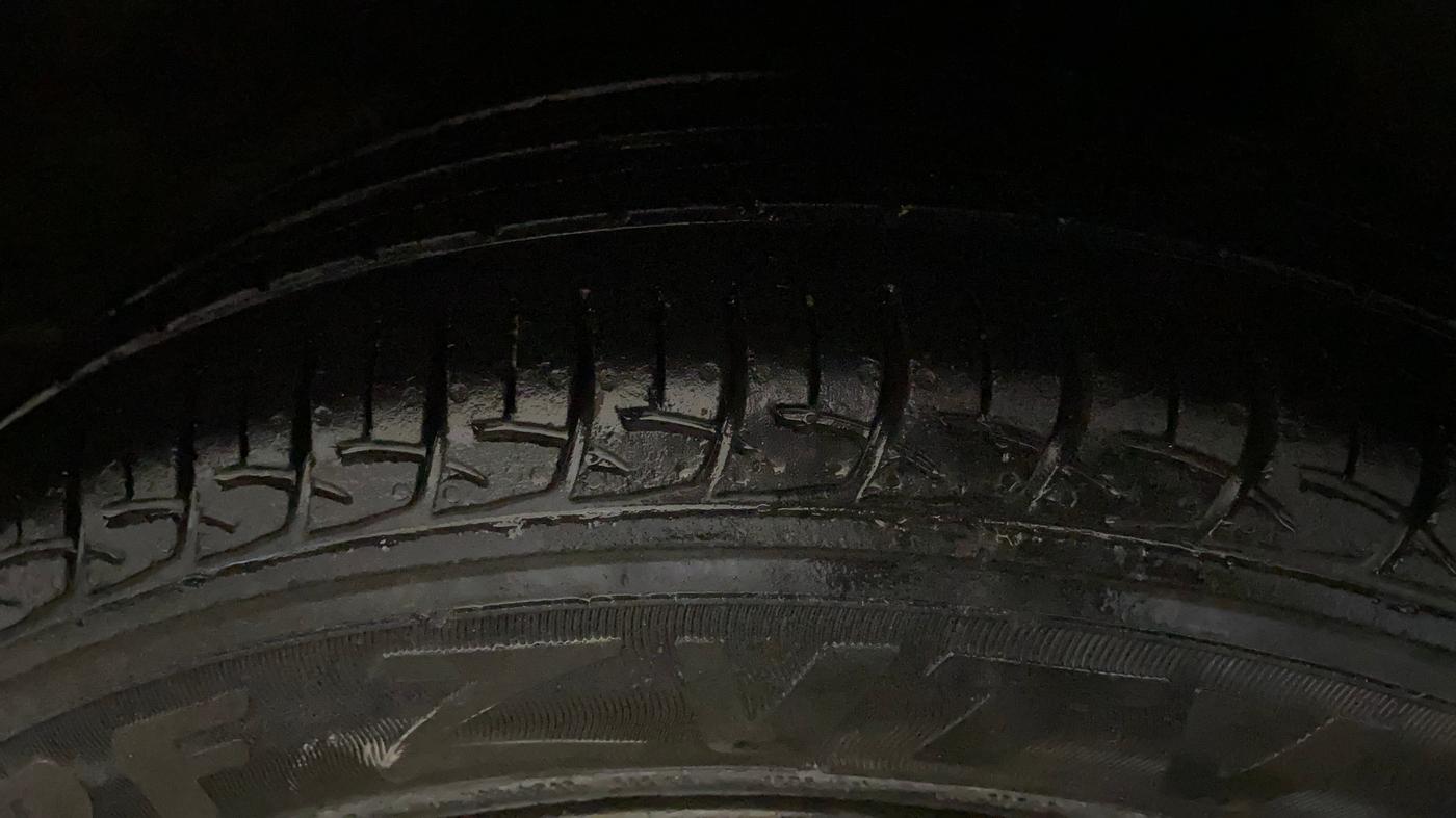2016 Maruti Baleno DELTA PETROL 1.2, Petrol, Manual, 72,762 km, Left Rear Tyre Tread