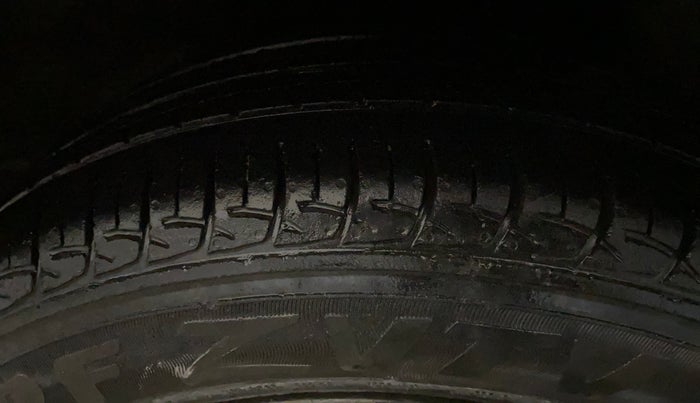 2016 Maruti Baleno DELTA PETROL 1.2, Petrol, Manual, 72,762 km, Left Rear Tyre Tread