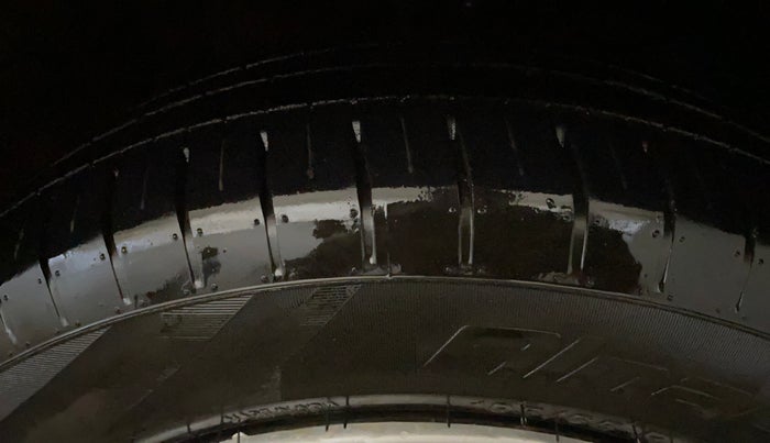 2016 Maruti Baleno DELTA PETROL 1.2, Petrol, Manual, 72,762 km, Right Front Tyre Tread