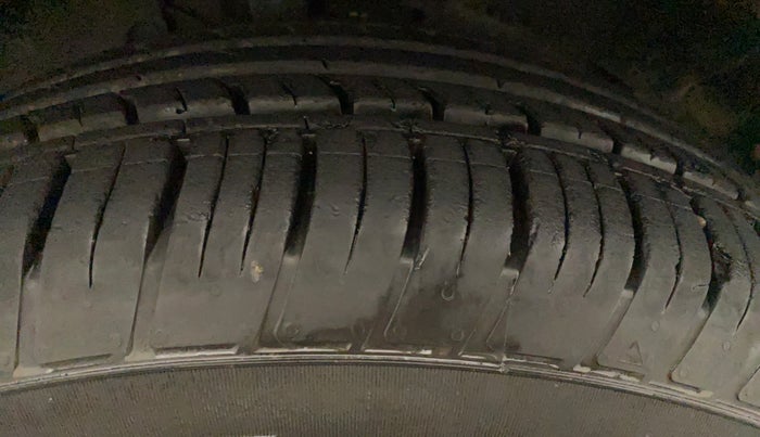 2019 Renault Duster RXS OPT CVT, Petrol, Automatic, 14,360 km, Right Front Tyre Tread