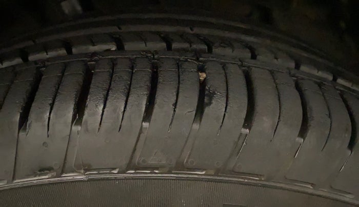 2019 Renault Duster RXS OPT CVT, Petrol, Automatic, 14,360 km, Left Front Tyre Tread