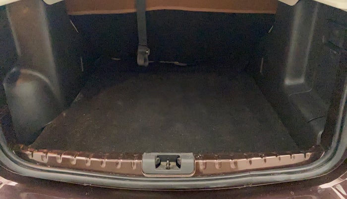 2019 Renault Duster RXS OPT CVT, Petrol, Automatic, 14,360 km, Boot Inside