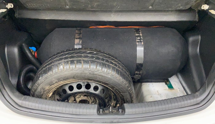 2017 Hyundai Grand i10 SPORTZ 1.2 KAPPA VTVT, CNG, Manual, 96,561 km, Boot Inside