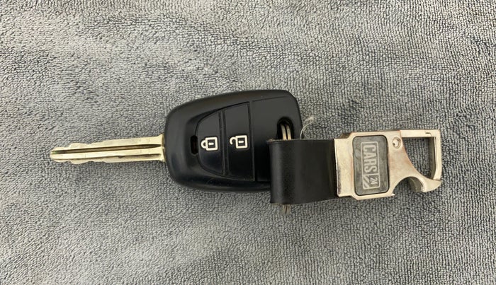 2017 Hyundai Grand i10 SPORTZ 1.2 KAPPA VTVT, CNG, Manual, 96,561 km, Key Close Up