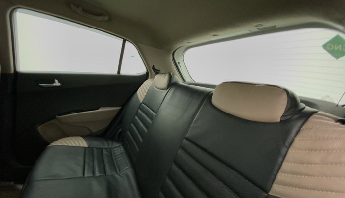 2017 Hyundai Grand i10 SPORTZ 1.2 KAPPA VTVT, CNG, Manual, 96,561 km, Right Side Rear Door Cabin