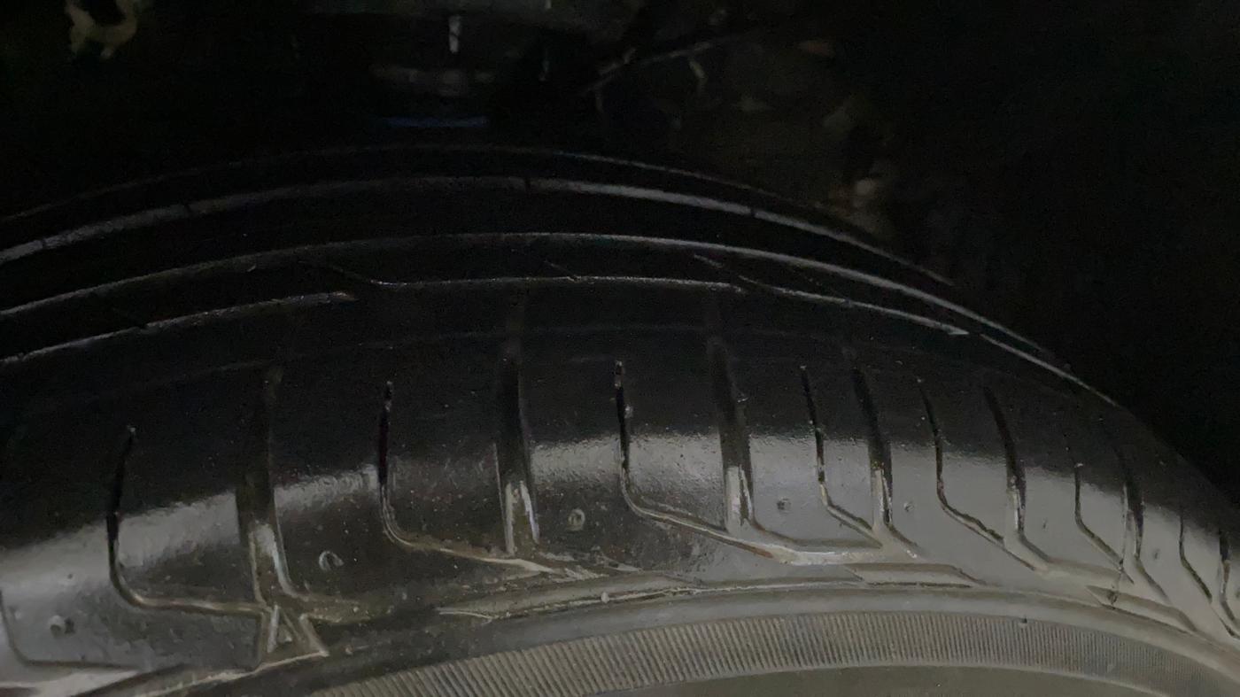 2019 Mahindra XUV300 W6 1.2 PETROL, Petrol, Manual, 41,579 km, Right Front Tyre Tread