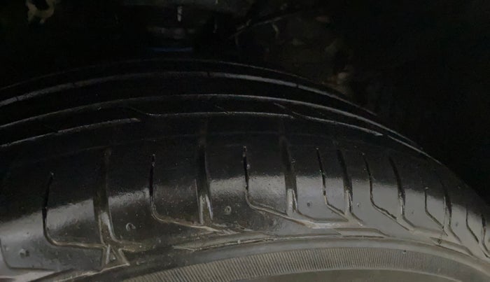 2019 Mahindra XUV300 W6 1.2 PETROL, Petrol, Manual, 41,558 km, Right Front Tyre Tread