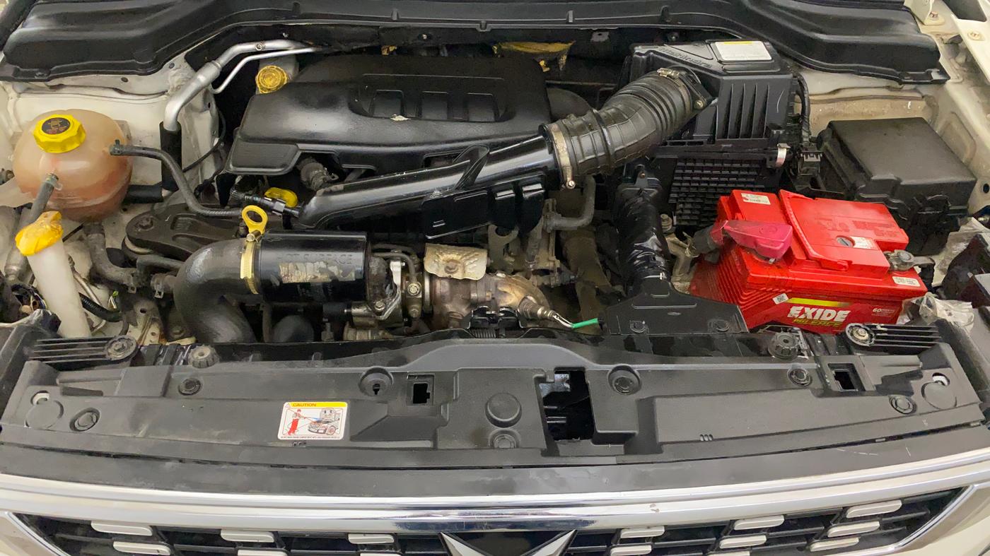 2019 Mahindra XUV300 W6 1.2 PETROL, Petrol, Manual, 41,579 km, Engine View