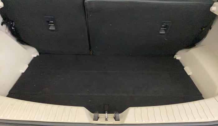 2019 Mahindra XUV300 W6 1.2 PETROL, Petrol, Manual, 41,558 km, Boot Inside