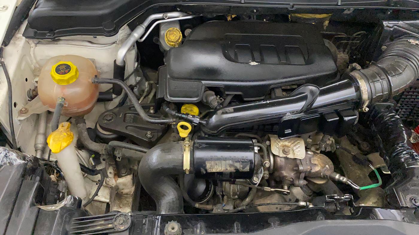 2019 Mahindra XUV300 W6 1.2 PETROL, Petrol, Manual, 41,579 km, Engine View - Right