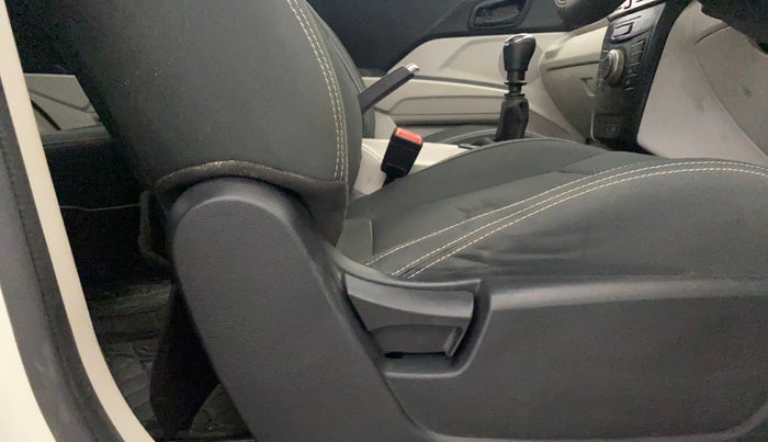 2019 Mahindra XUV300 W6 1.2 PETROL, Petrol, Manual, 41,558 km, Driver Side Adjustment Panel