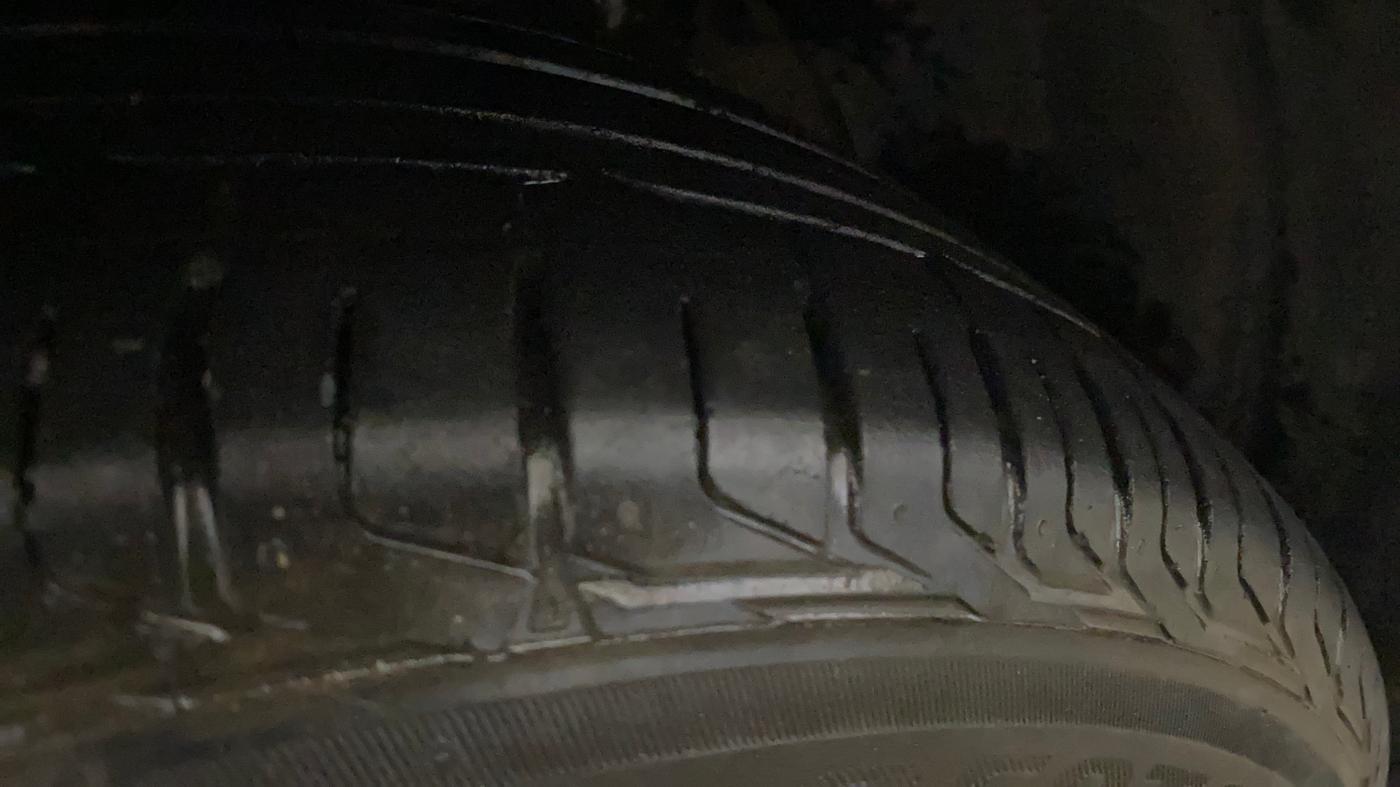 2019 Mahindra XUV300 W6 1.2 PETROL, Petrol, Manual, 41,579 km, Left Front Tyre Tread
