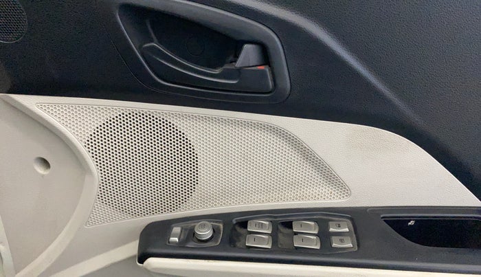 2019 Mahindra XUV300 W6 1.2 PETROL, Petrol, Manual, 41,558 km, Driver Side Door Panels Control